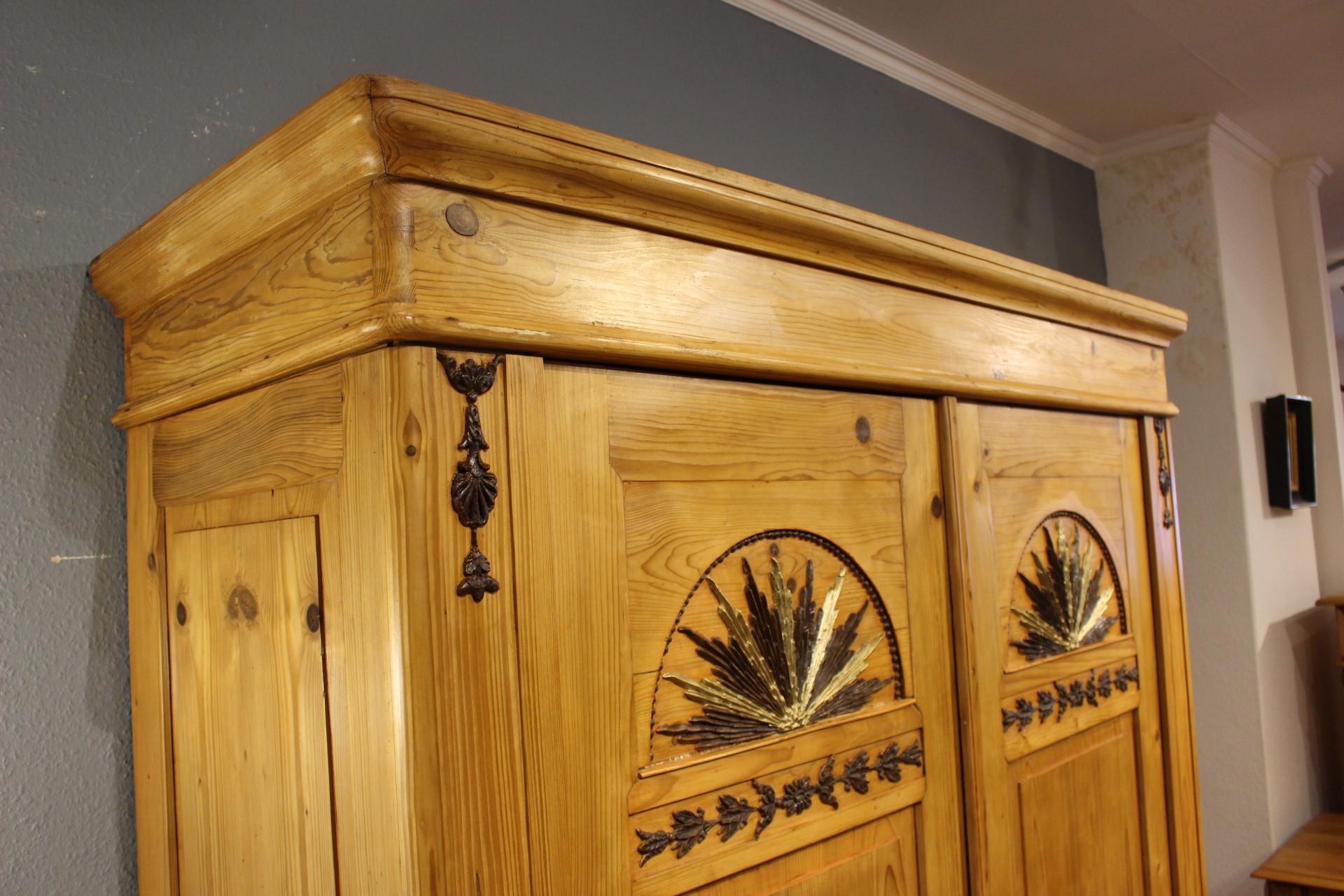 Sonnenschrank Biedermeier Kiefer antik (Art.-Nr. 05095)