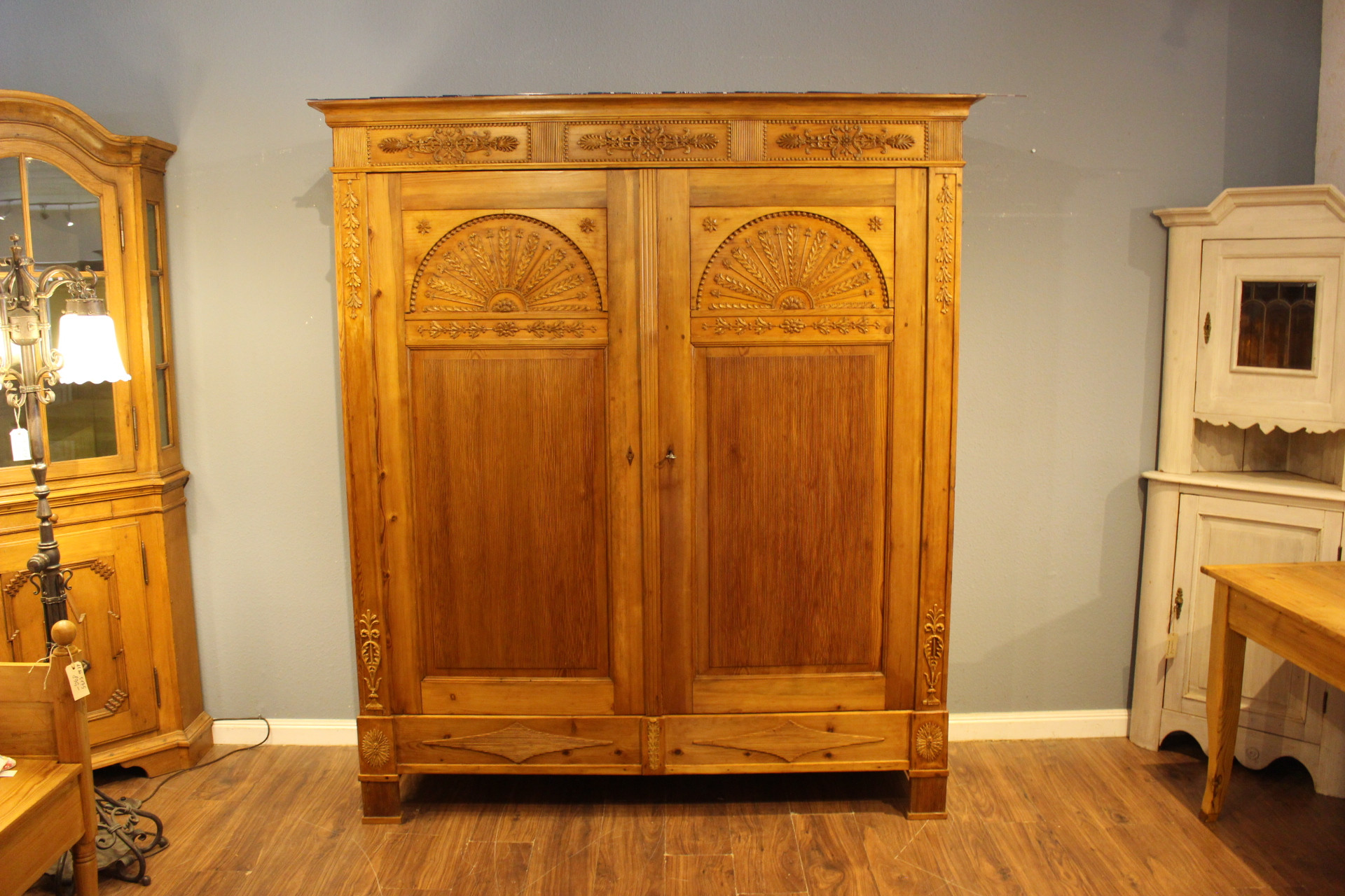 Sonnenschrank Kleiderschrank Biedermeier Kiefer antik zerlegbar (Art.-Nr.: 04668)