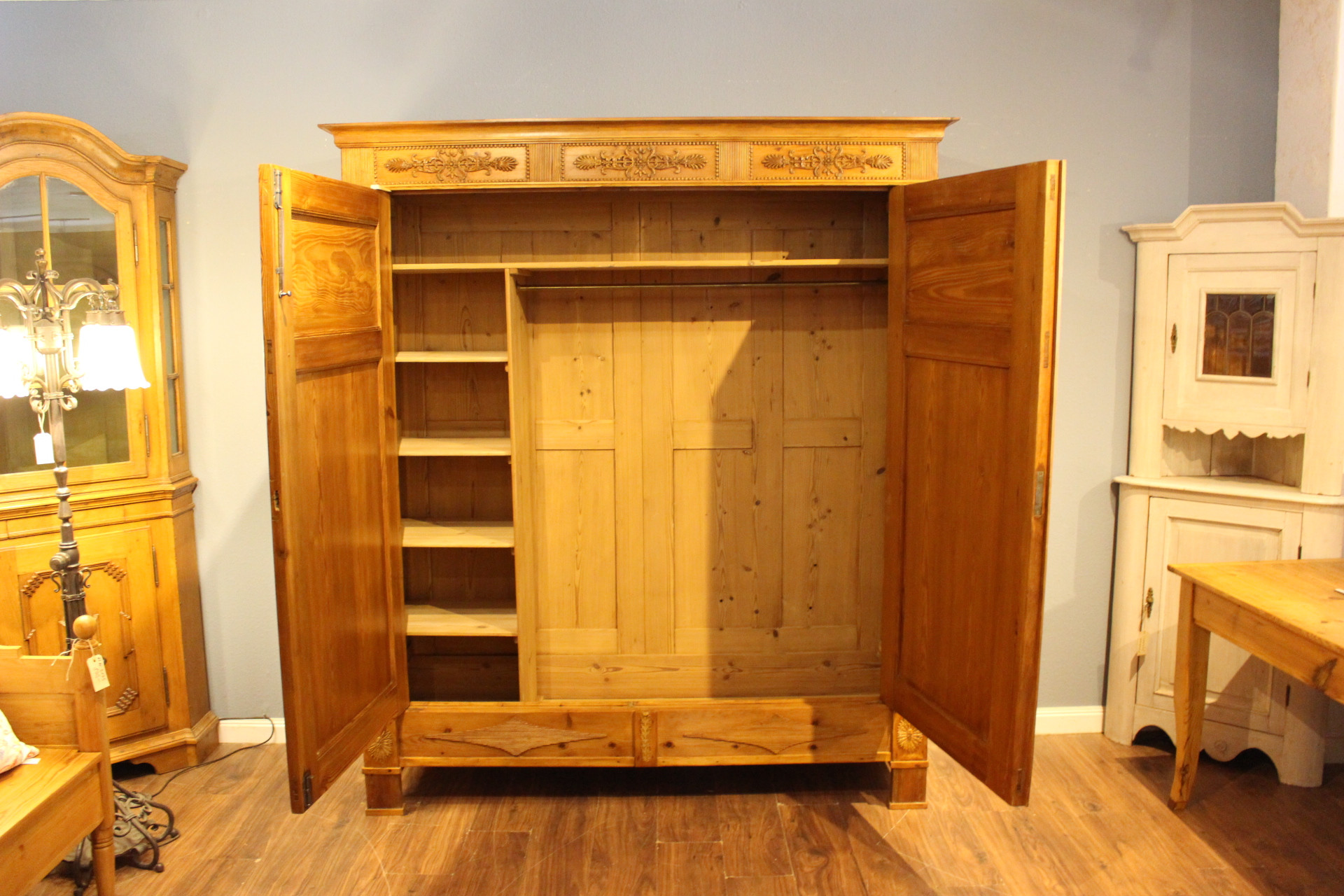 Sonnenschrank Kleiderschrank Biedermeier Kiefer antik zerlegbar (Art.-Nr. 04668)