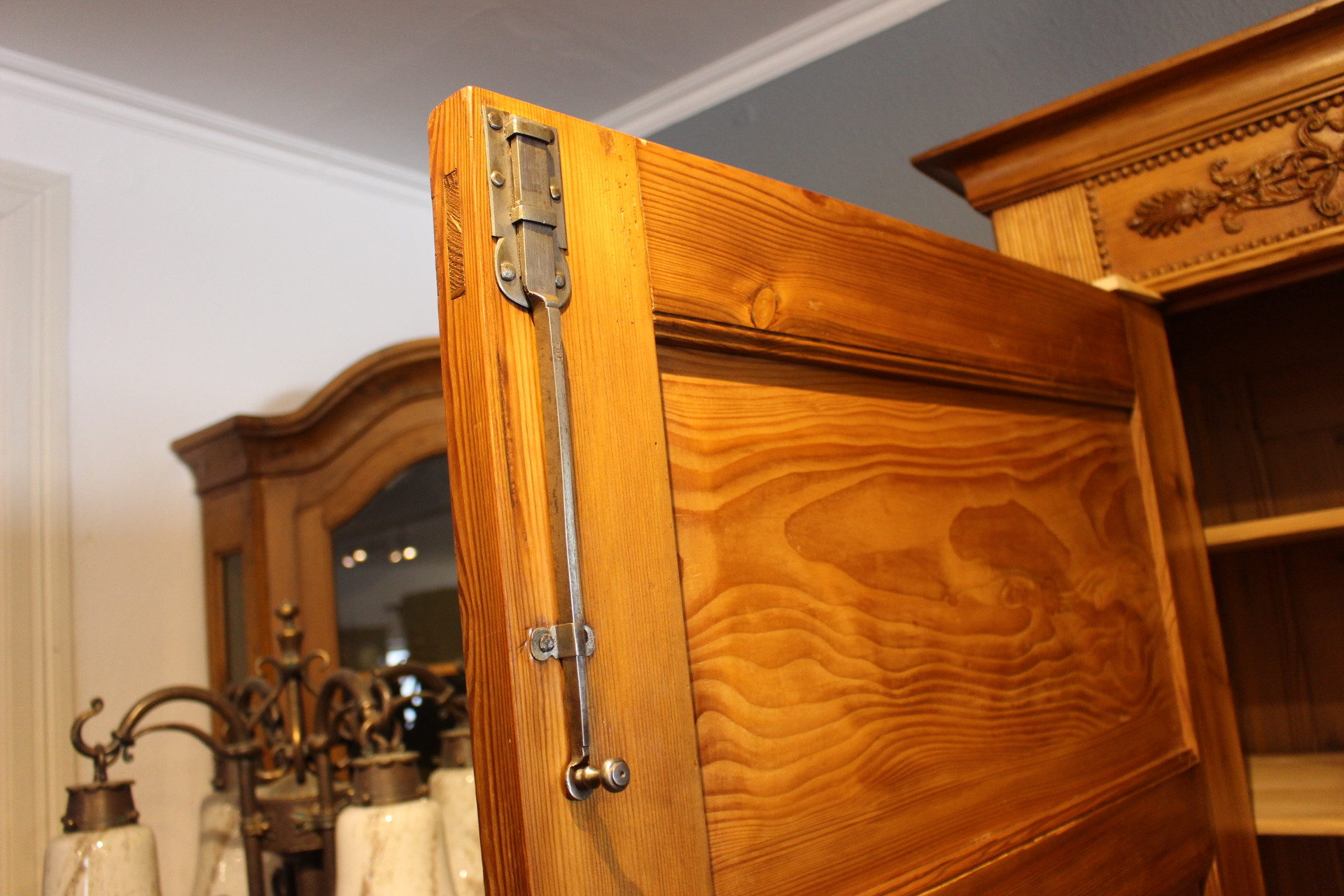 Sonnenschrank Kleiderschrank Biedermeier Kiefer antik zerlegbar (Art.-Nr. 04668)