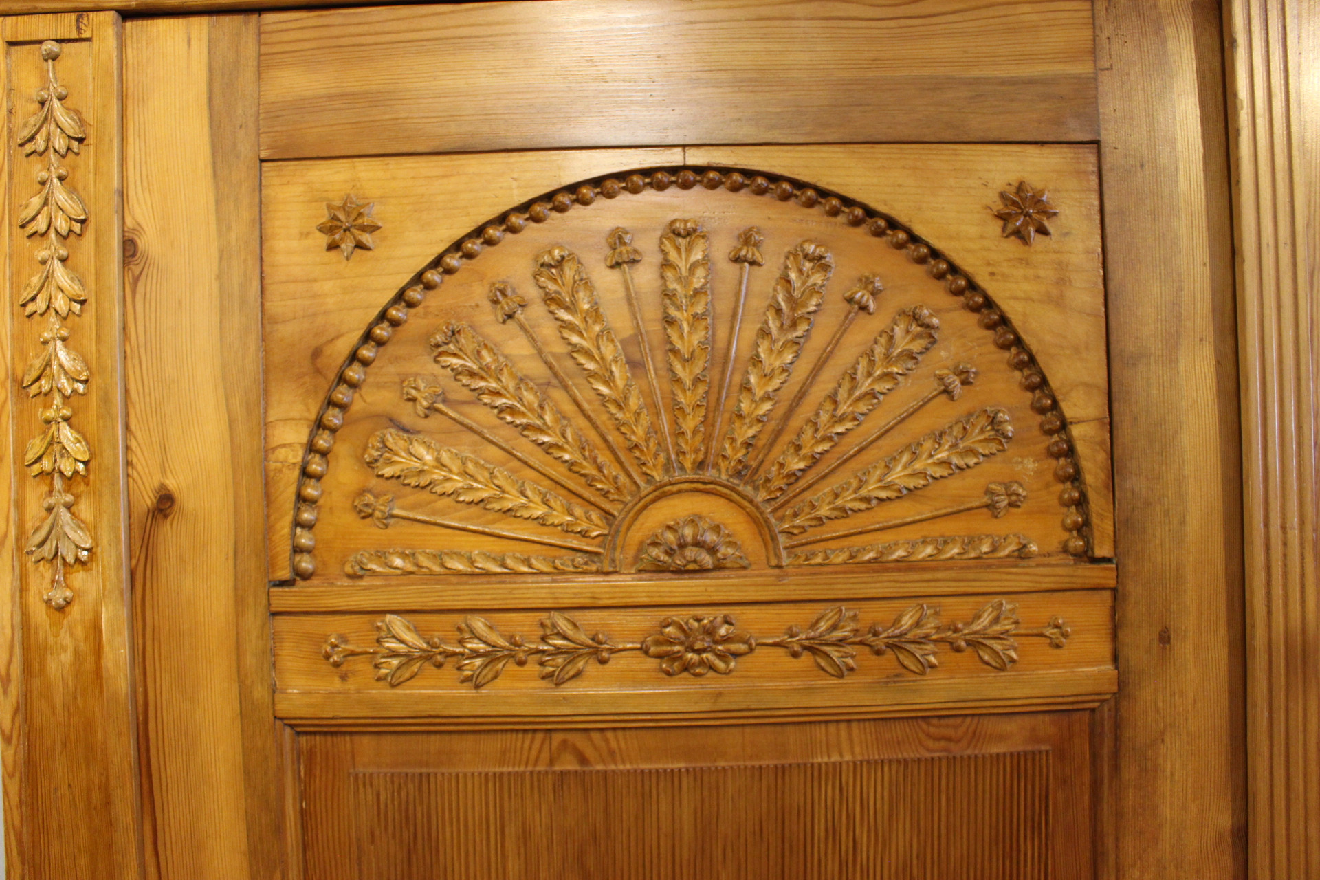 Sonnenschrank Kleiderschrank Biedermeier Kiefer antik zerlegbar (Art.-Nr. 04668)