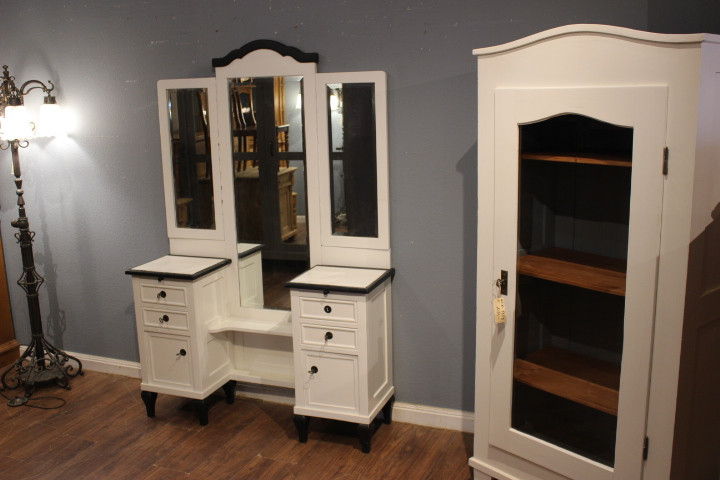  antike Kommoden Vertikos Waschkommoden Nachtschränke 