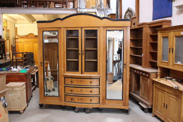 Spiegelschrank mit Kommodeneinsatz und Vitrinenteil, Jugendstil (Art.-Nr.: 04913)