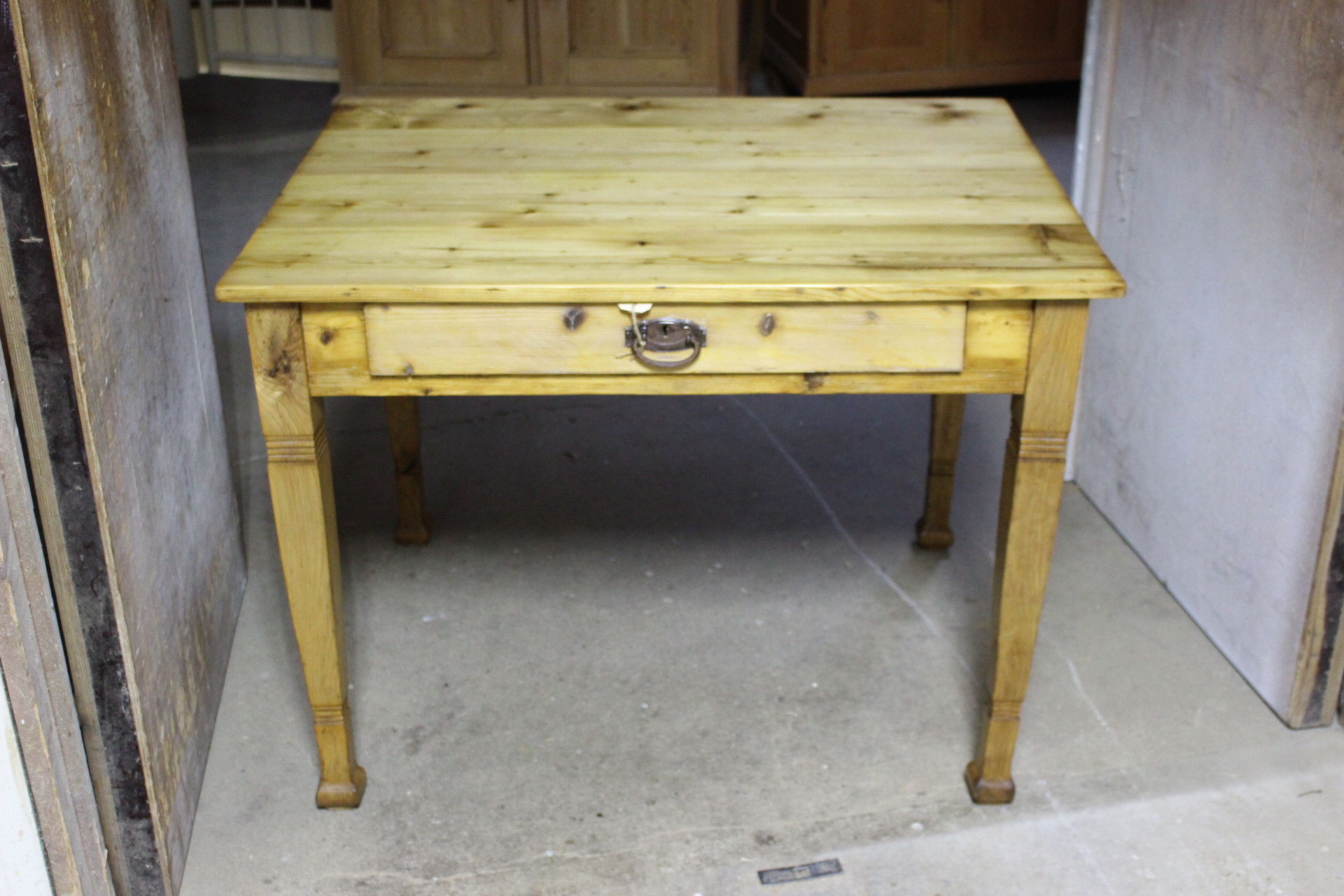 Tisch Schreibtisch Küchentisch Kiefer antik (Art.-Nr.: 03217)