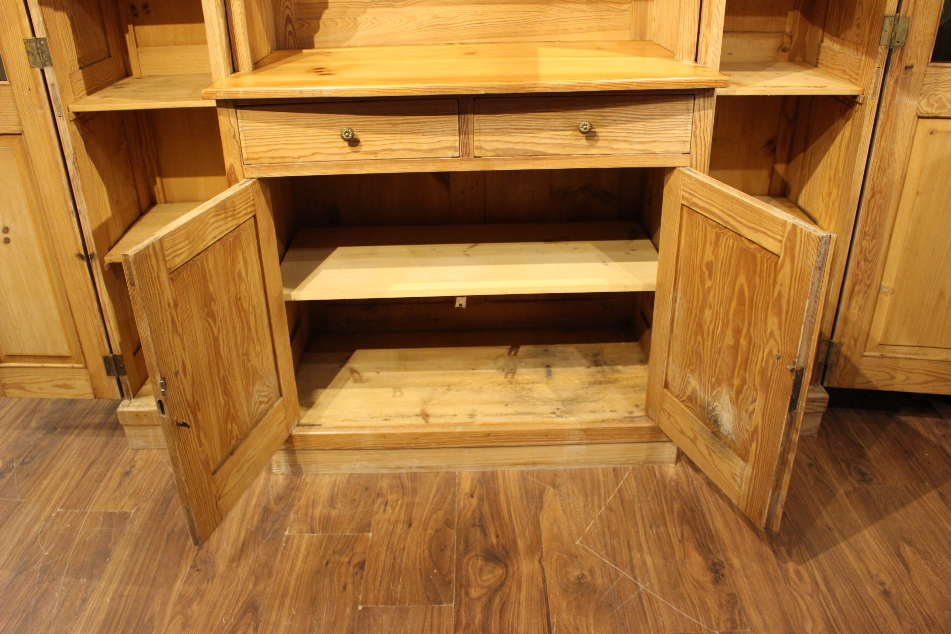 Turmbuffet, Küchenbuffet mit Seitenschränken, Art déco (Art.-Nr. 04670)