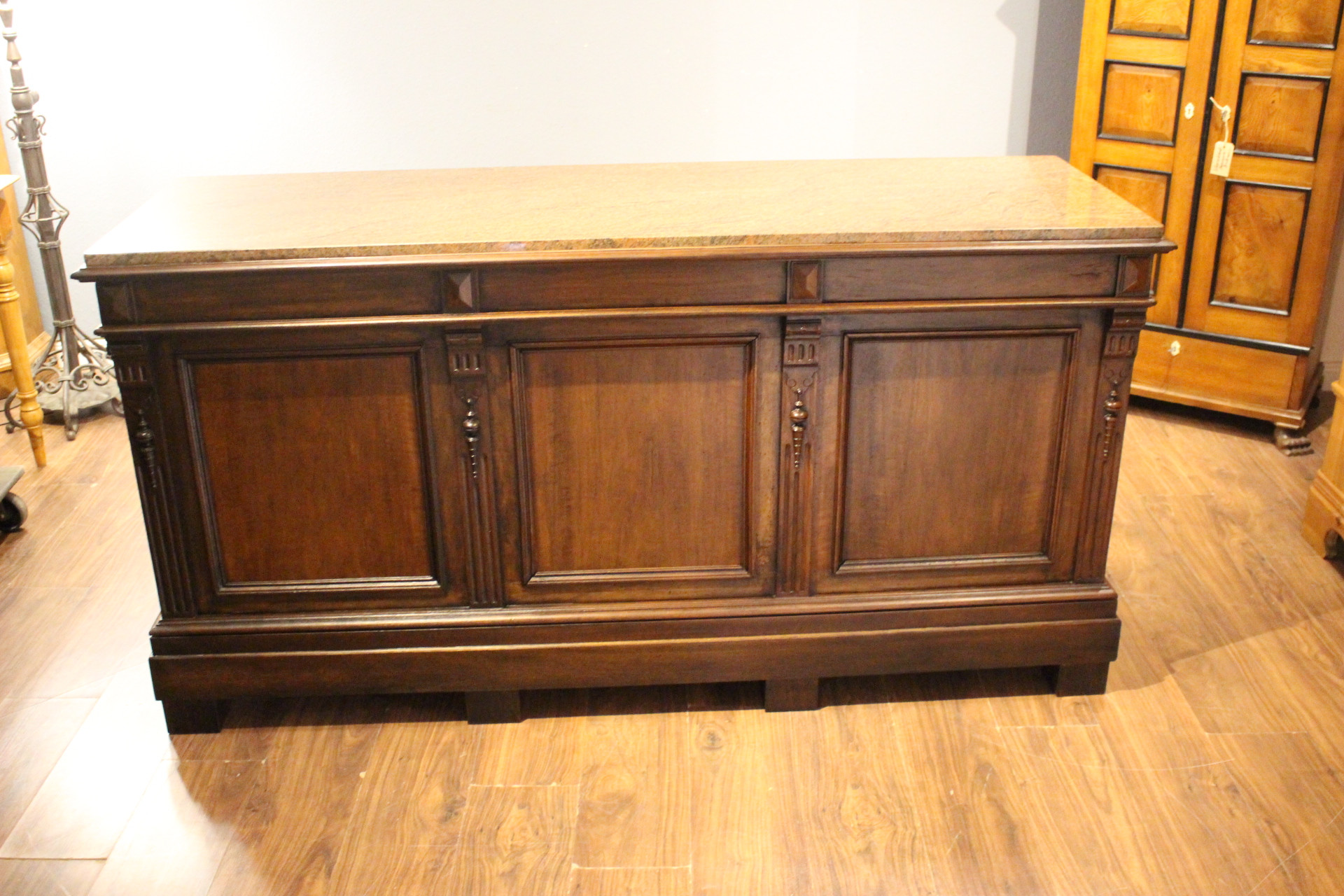 Anrichten Truhen und Sideboards