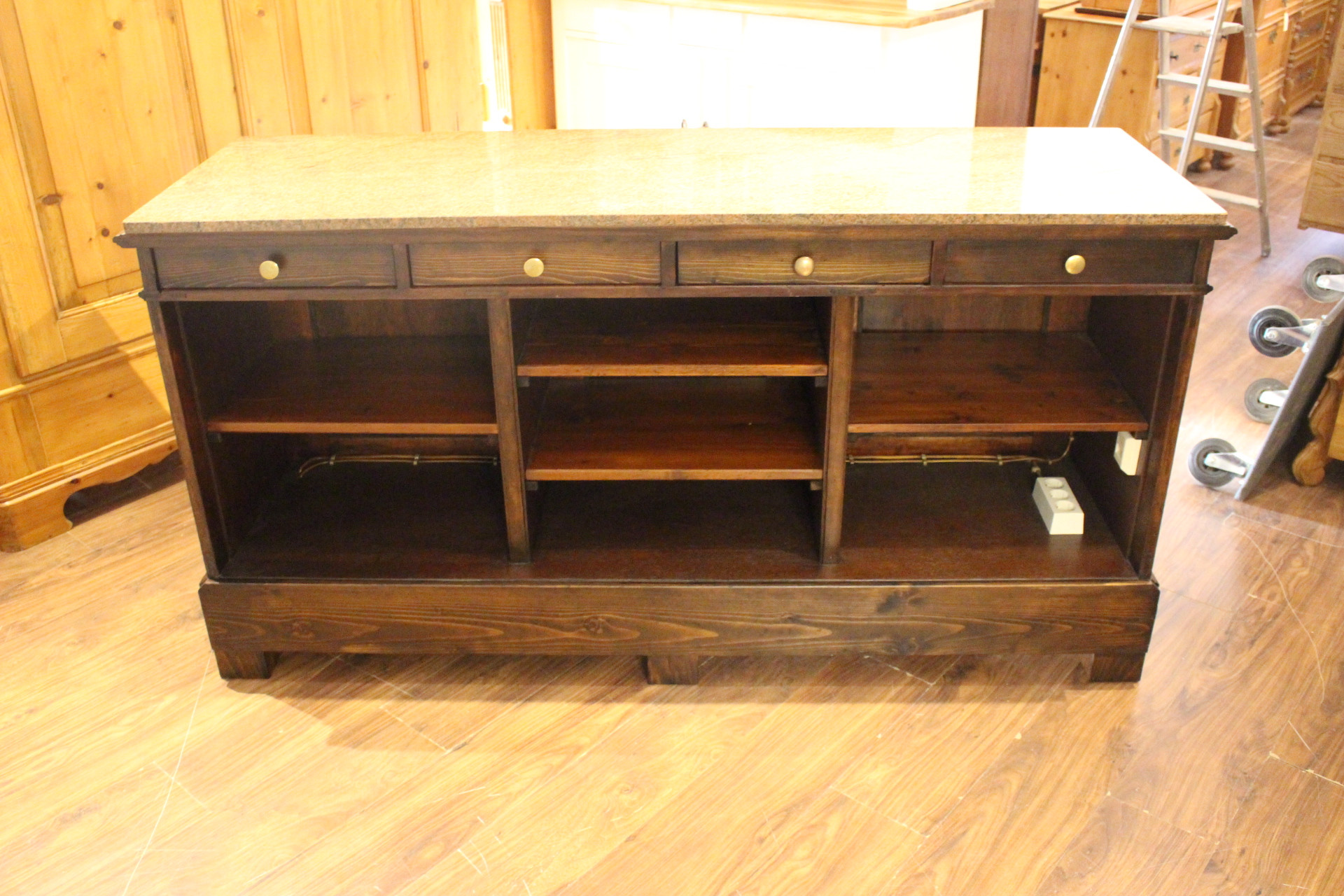 Verkaufstresen, Ladeneinrichtung mit polierter Granitplatte (Art.-Nr. 04667)