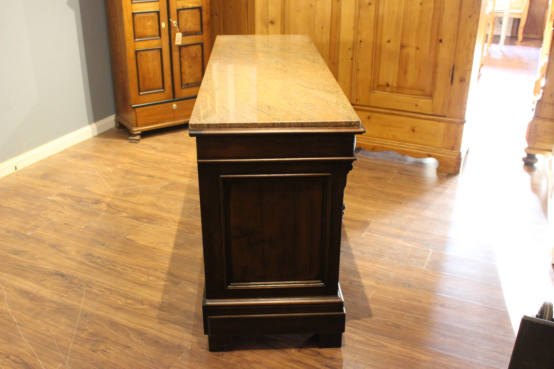 Verkaufstresen, Ladeneinrichtung mit polierter Granitplatte (Art.-Nr. 04667)