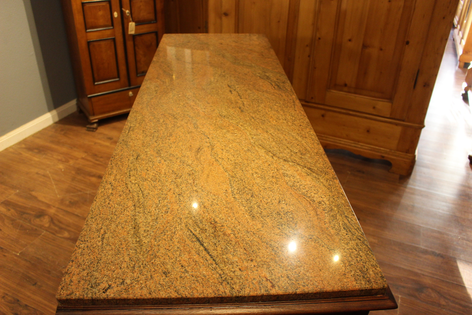 Verkaufstresen, Ladeneinrichtung mit polierter Granitplatte (Art.-Nr. 04667)