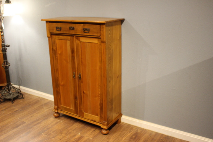 Schreibtisch in Altweiß gefasst (Art.-Nr.: 03015)