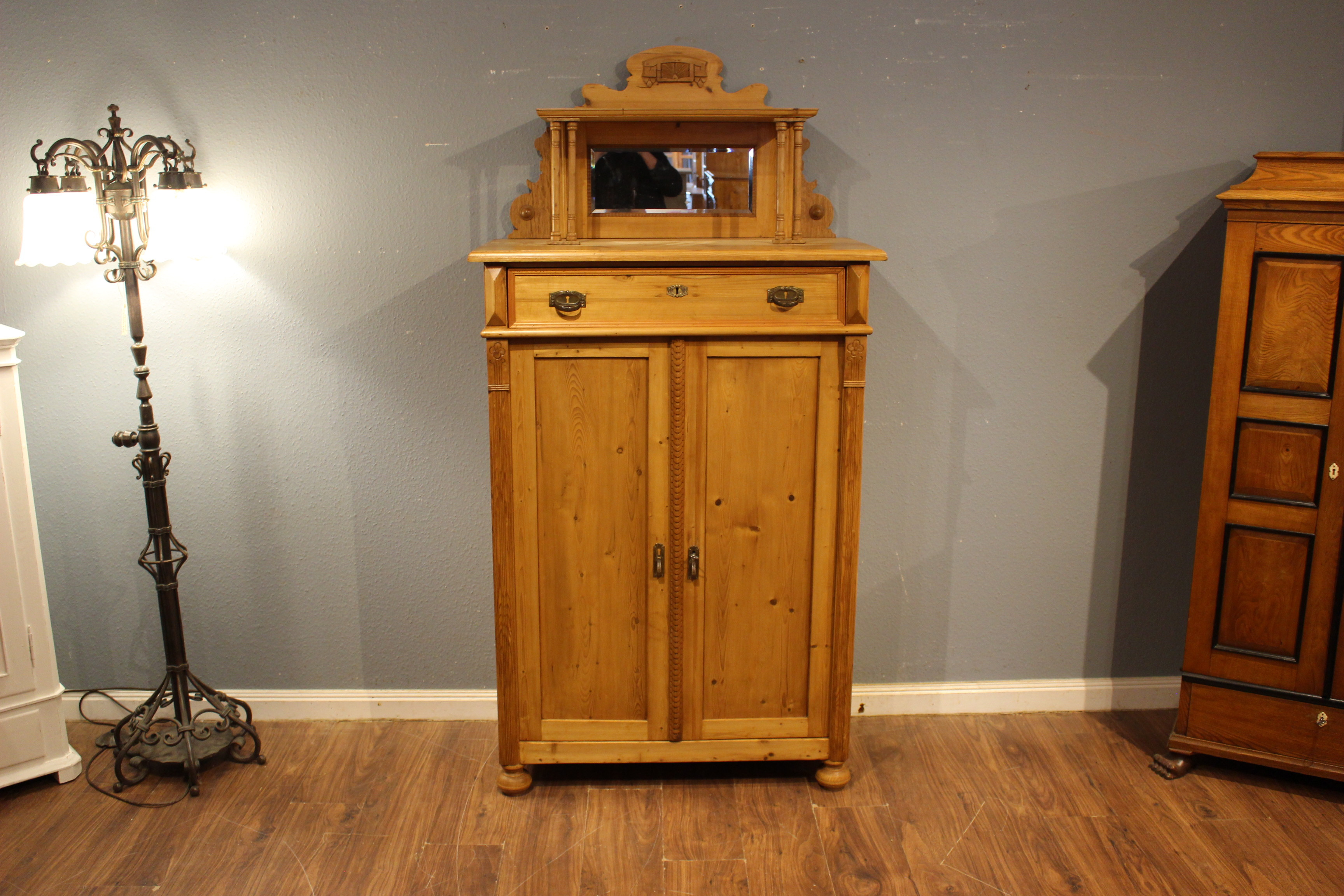 Vertiko mit Aufsatz Jugendstil (Art.-Nr.: 04549)