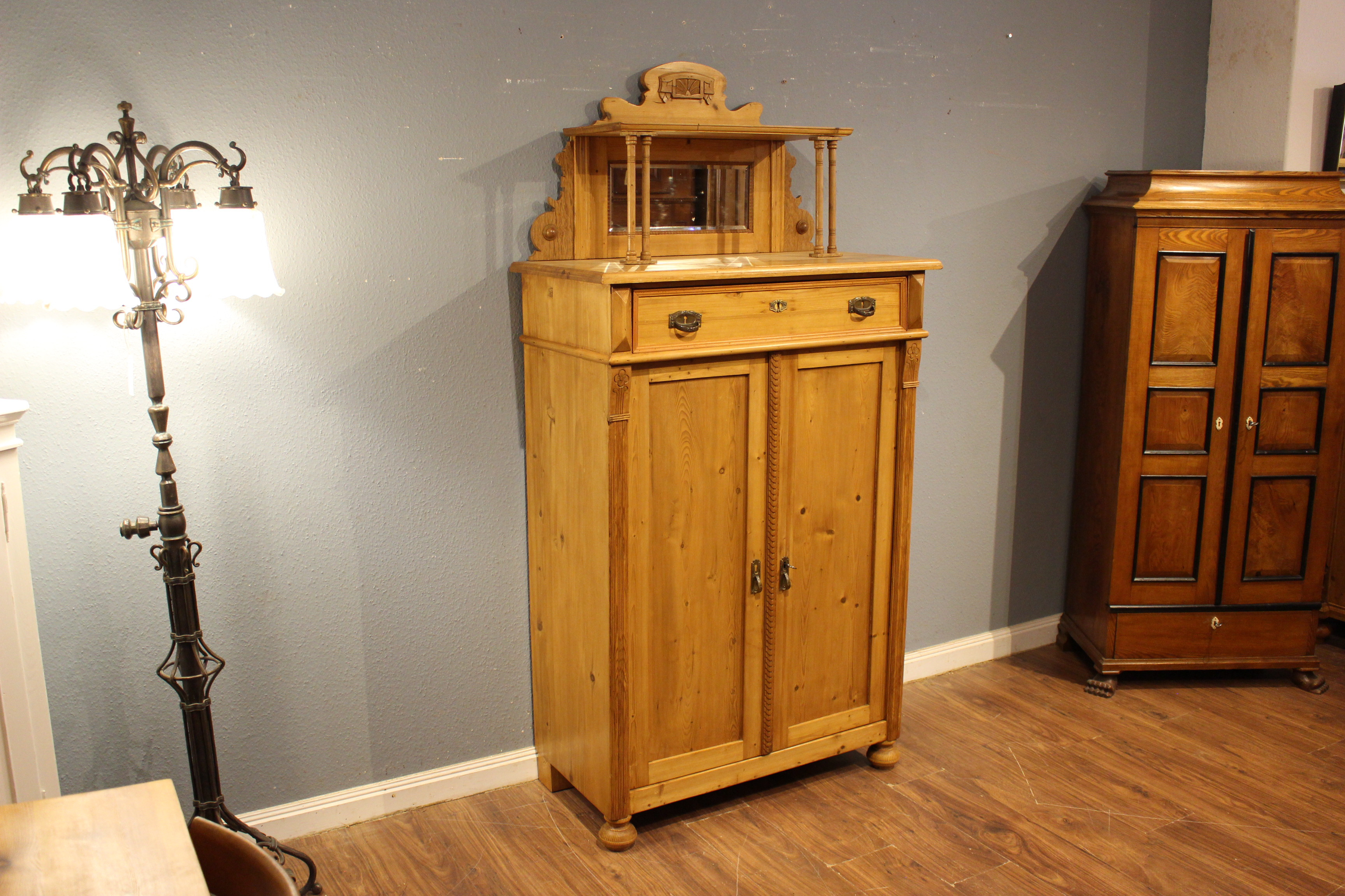 Vertiko mit Aufsatz Jugendstil (Art.-Nr. 04549)