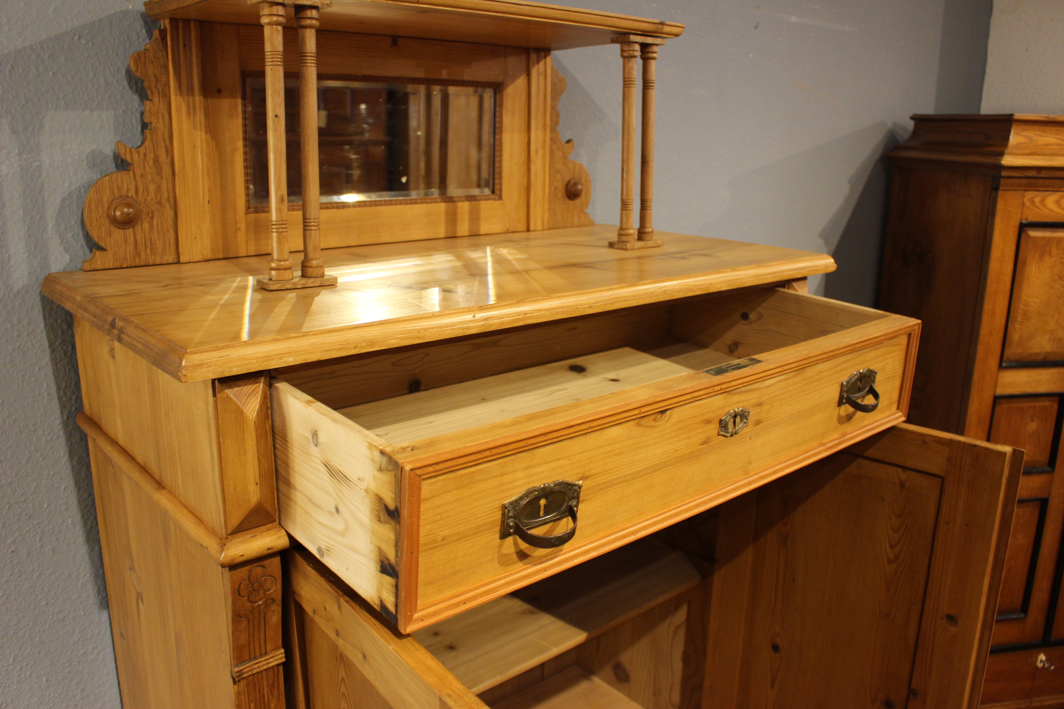 Vertiko mit Aufsatz Jugendstil (Art.-Nr. 04549)