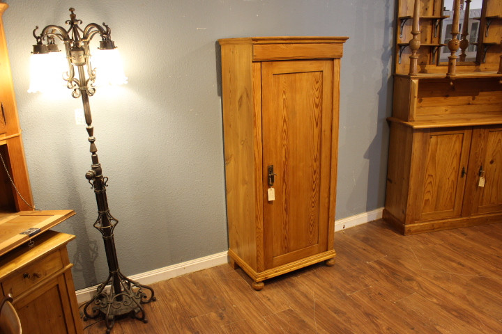 Wäscheschrank, Hochschrank schmal