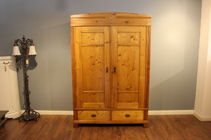 Wäscheschrank Pärchen, Jugendstil, zweitürig mit Rundbogen (Art.-Nr.: 04227)